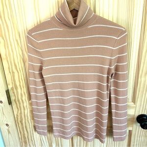 Guideboat Co. 100% Luxe Merino Wool Turtleneck Sweater. Size Medium.